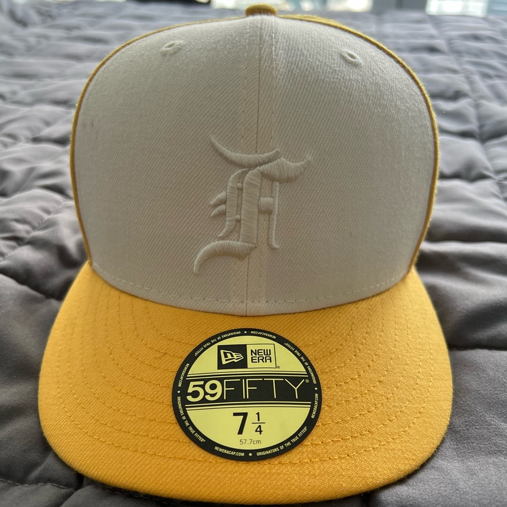 MENS FEAR OF GOD ESSENTIALS FITTED CAP (YELLOW/WHITE)